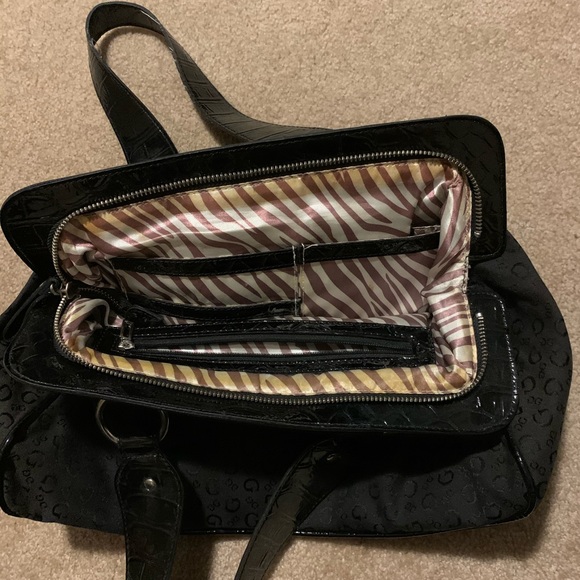 Guess purse - Picture 3 of 4